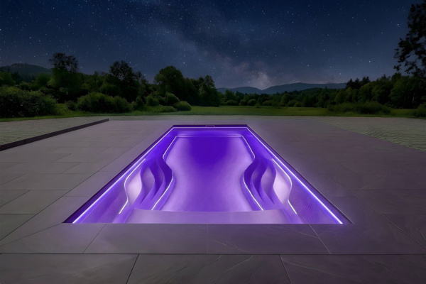 WaterRows-Pool bei Nacht mit Beleuchtung